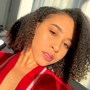 Meet your Posher, Iris